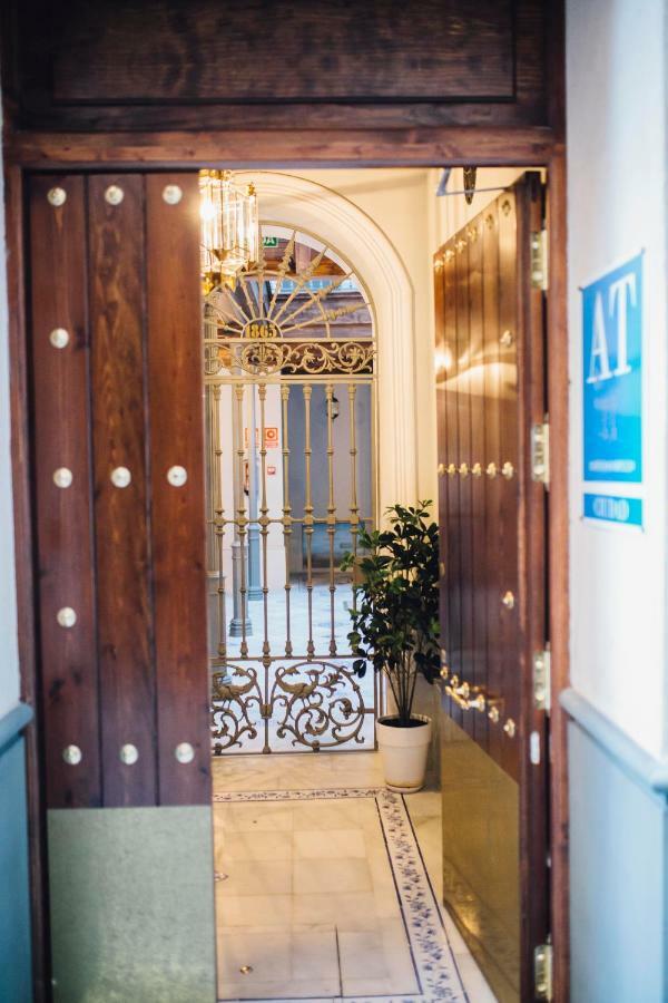 One&Lux Byron Suites Sevilla Buitenkant foto