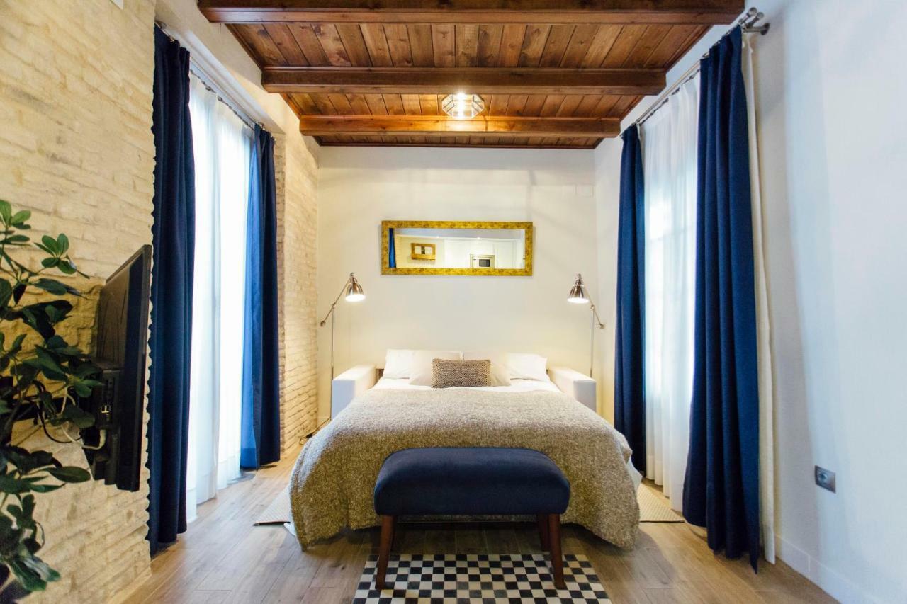 One&Lux Byron Suites Sevilla Buitenkant foto