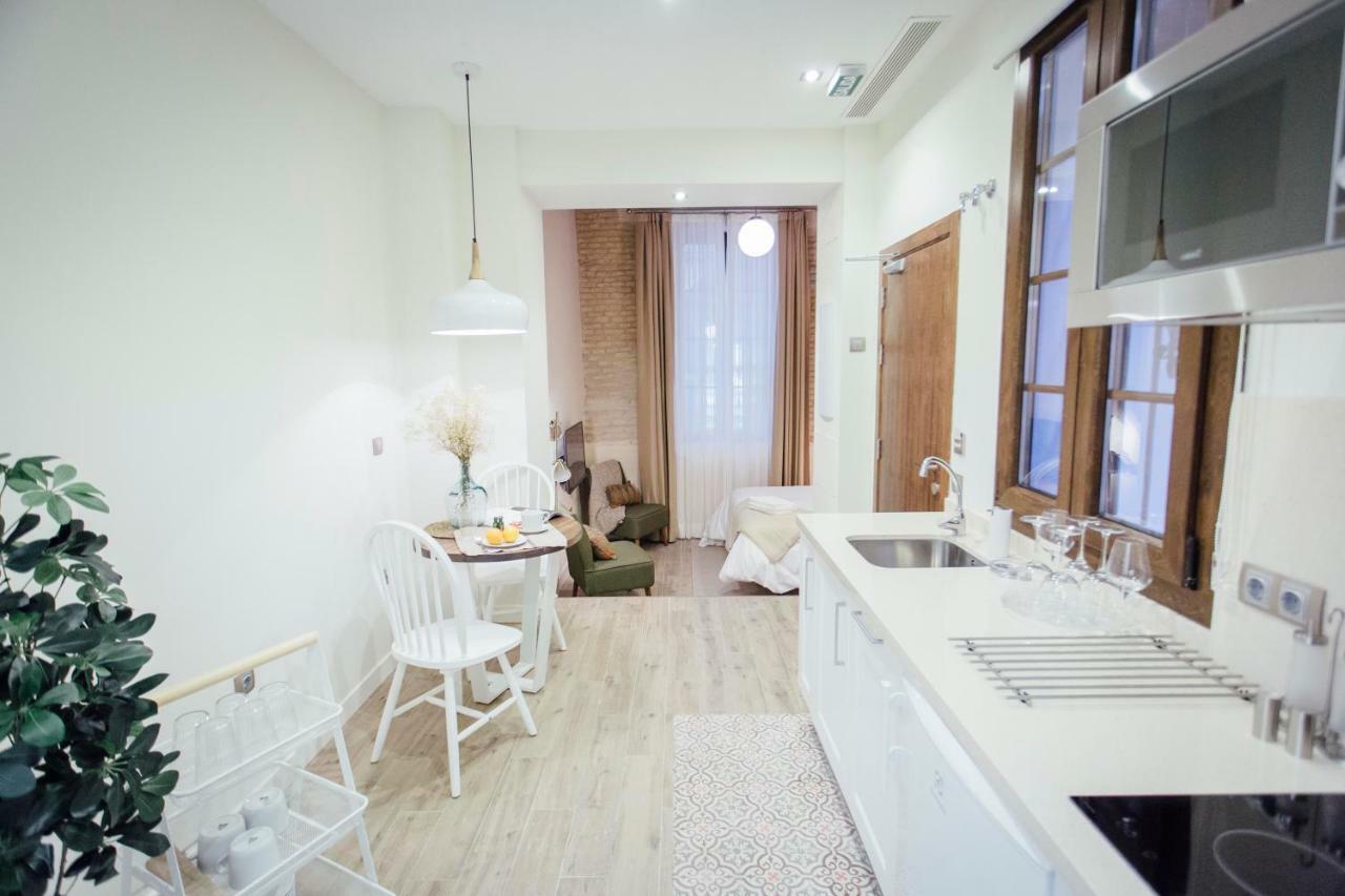 One&Lux Byron Suites Sevilla Buitenkant foto