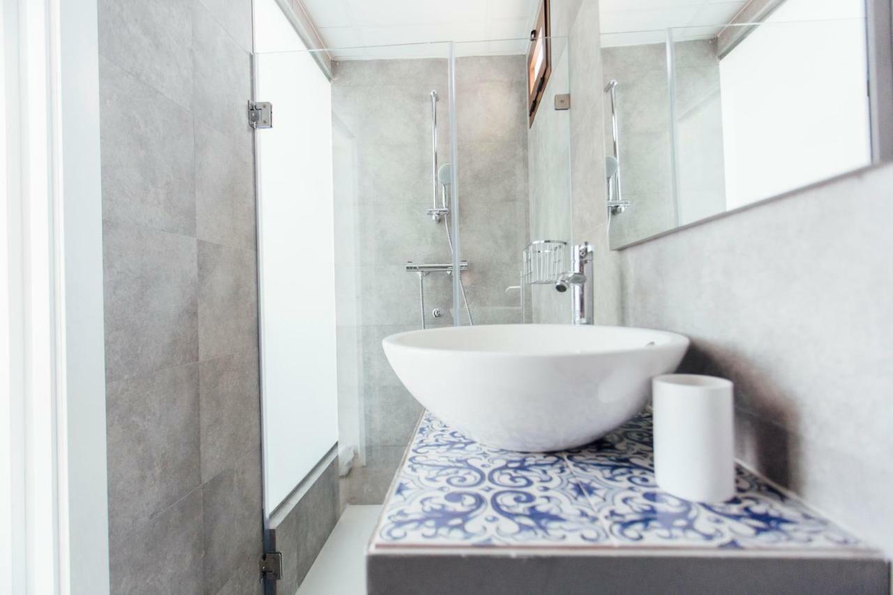 One&Lux Byron Suites Sevilla Buitenkant foto