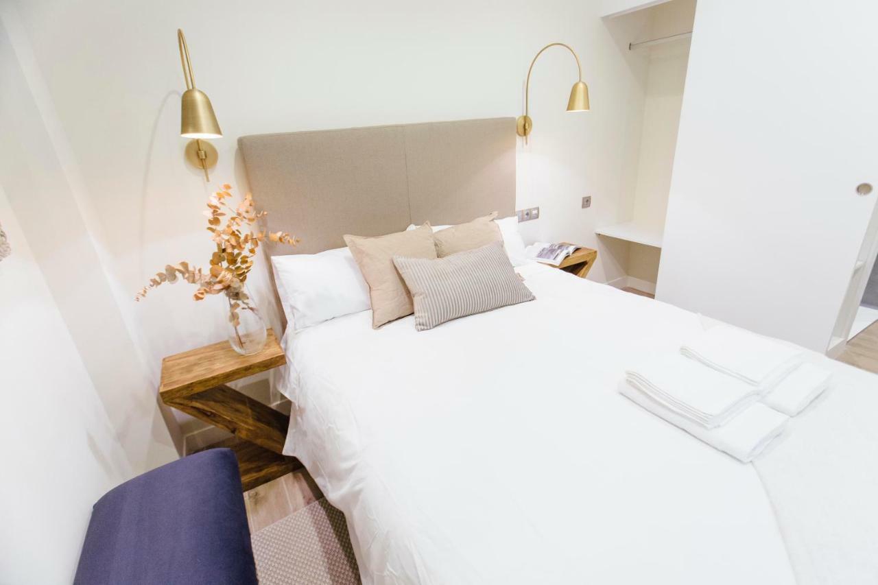 One&Lux Byron Suites Sevilla Buitenkant foto