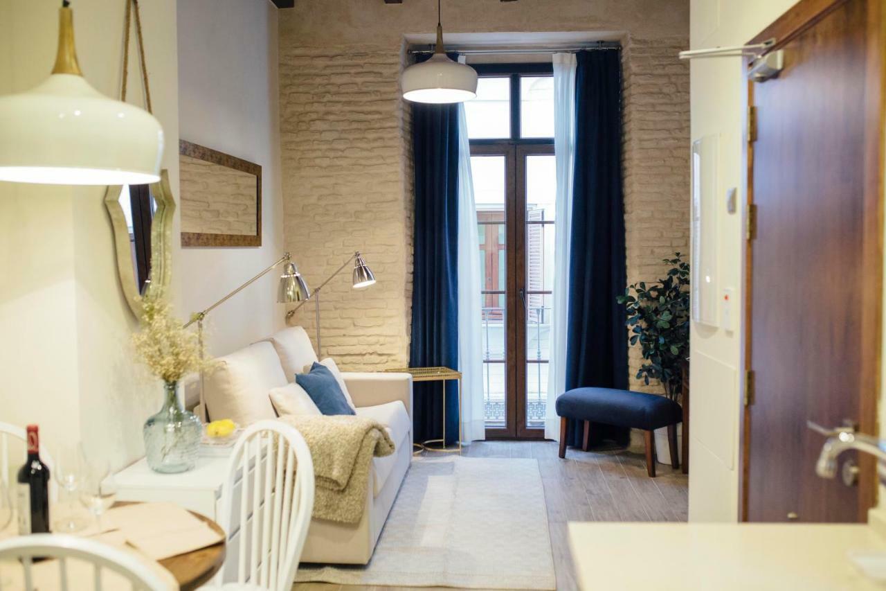 One&Lux Byron Suites Sevilla Buitenkant foto