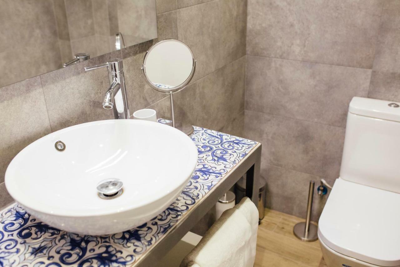 One&Lux Byron Suites Sevilla Buitenkant foto