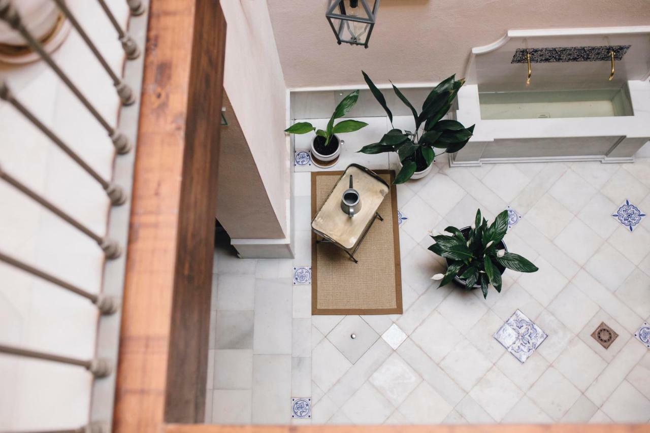 One&Lux Byron Suites Sevilla Buitenkant foto