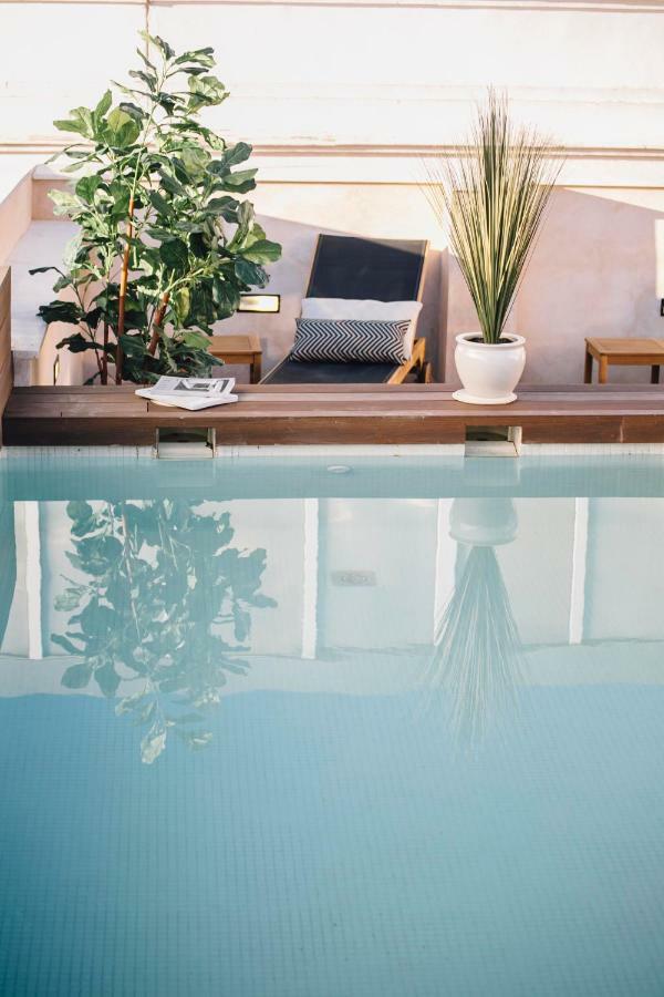 One&Lux Byron Suites Sevilla Buitenkant foto