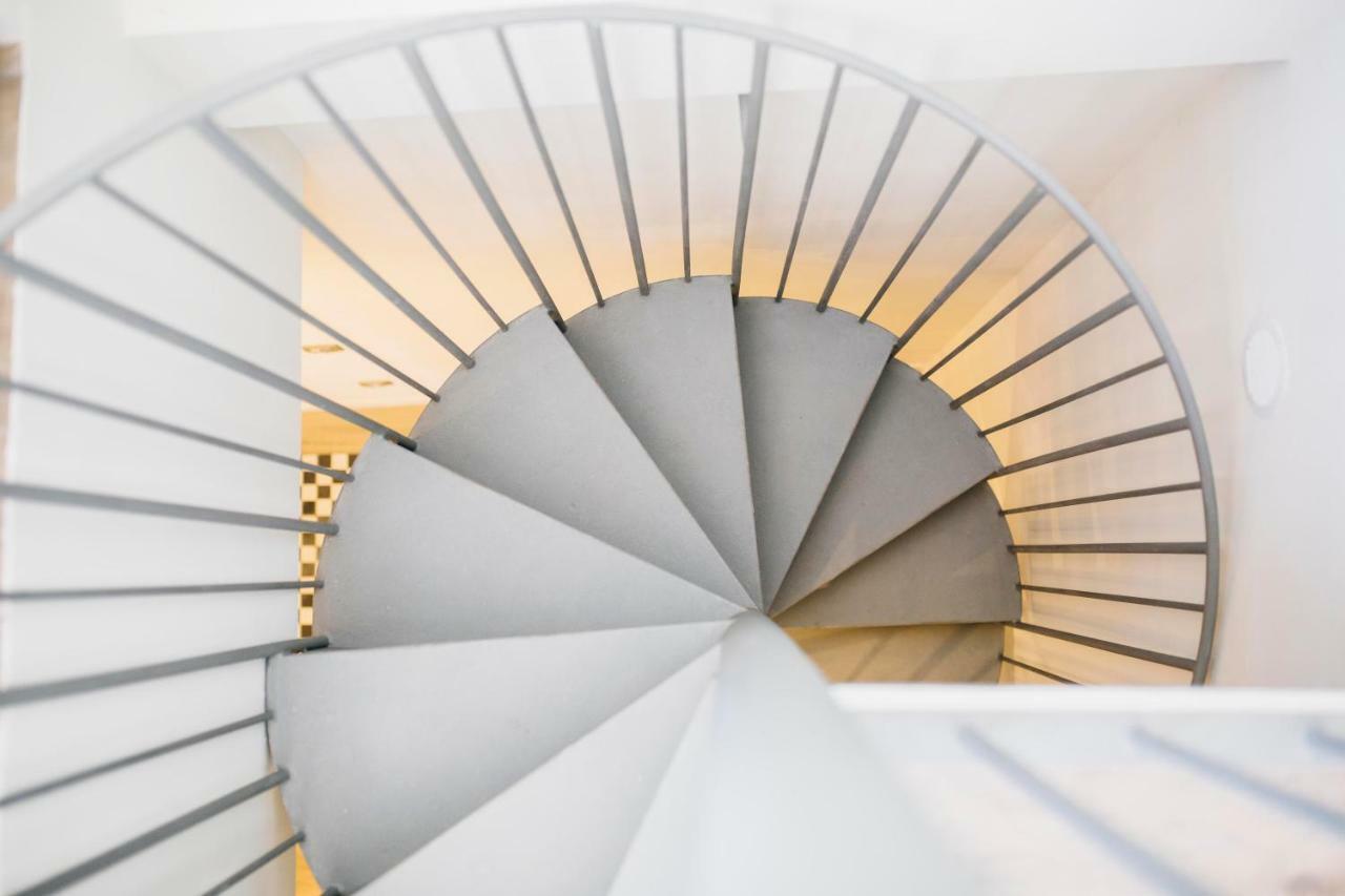 One&Lux Byron Suites Sevilla Buitenkant foto