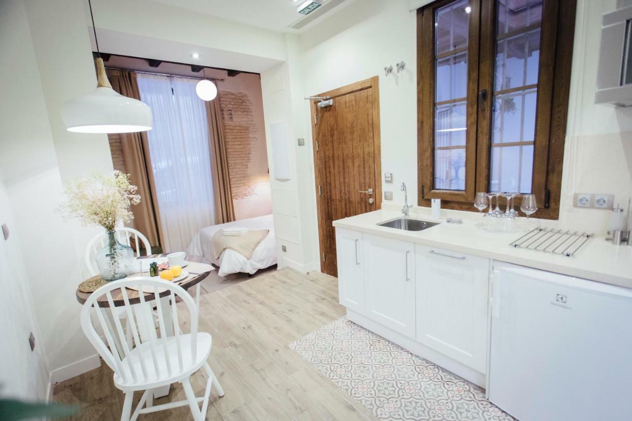 One&Lux Byron Suites Sevilla Buitenkant foto